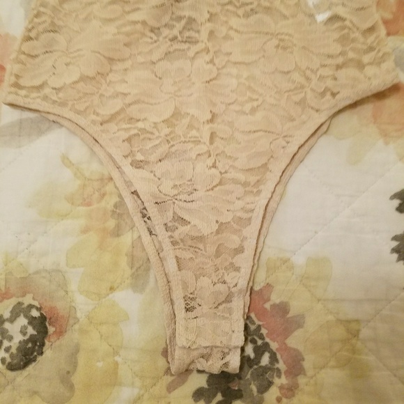 Lace snap bodysuit - Picture 3 of 4